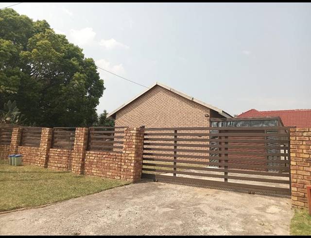 3 BEDROOM HOUSE FOR SALE IN GREENHILLS